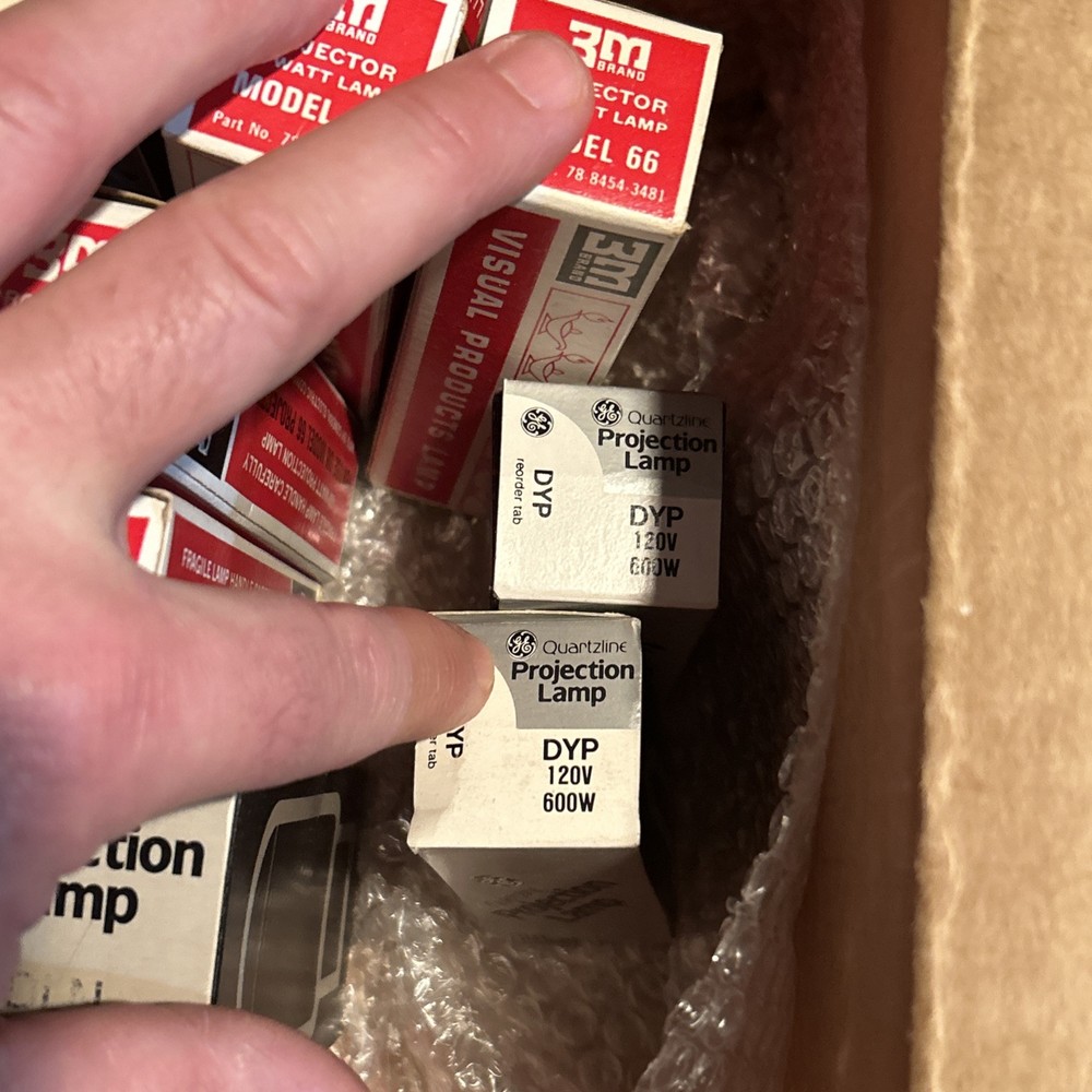 PROJECTOR Bulb Lamp LOT OF 34 Read Description ￼