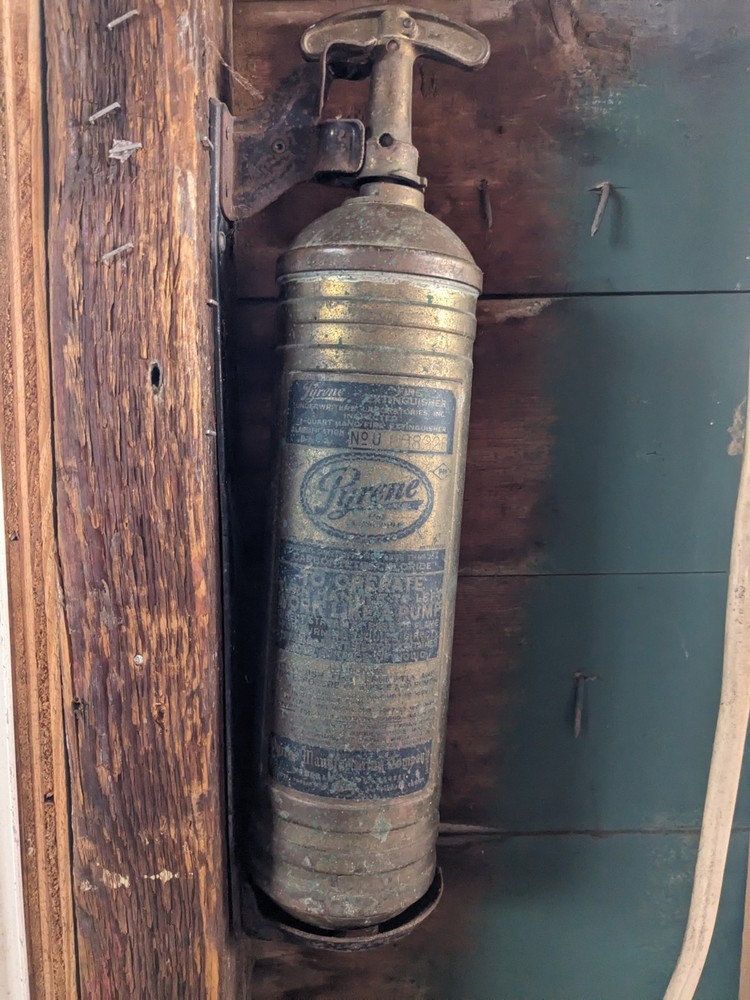 WW 11 Extinguisher
