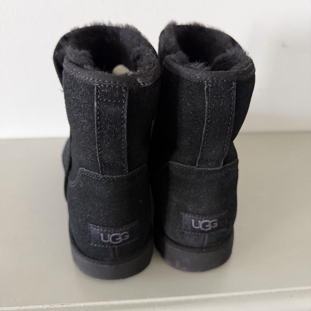 UGG Australia Women's Suede Classic Short Pull On Boots Black 10