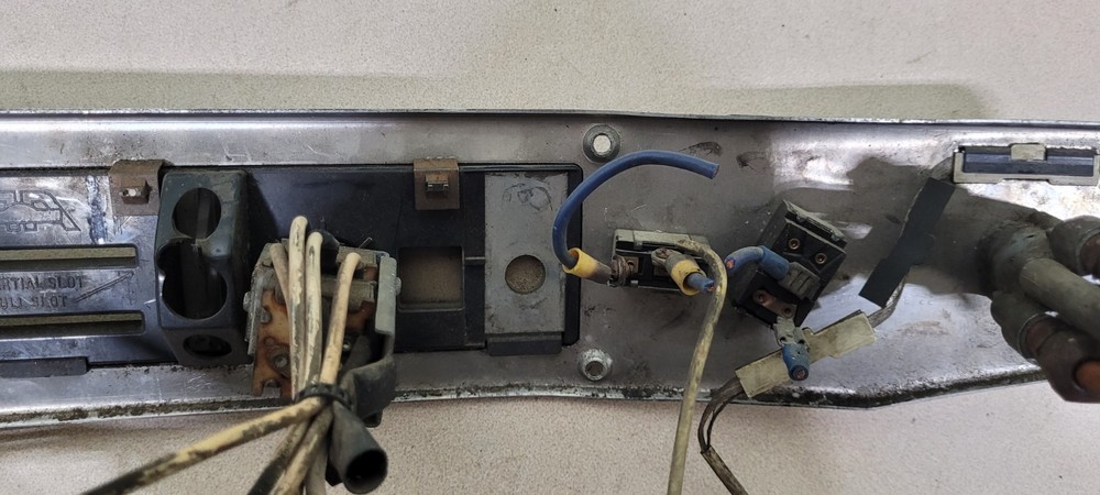 1990s fld freightliner lower right dash panel 22 30370 000