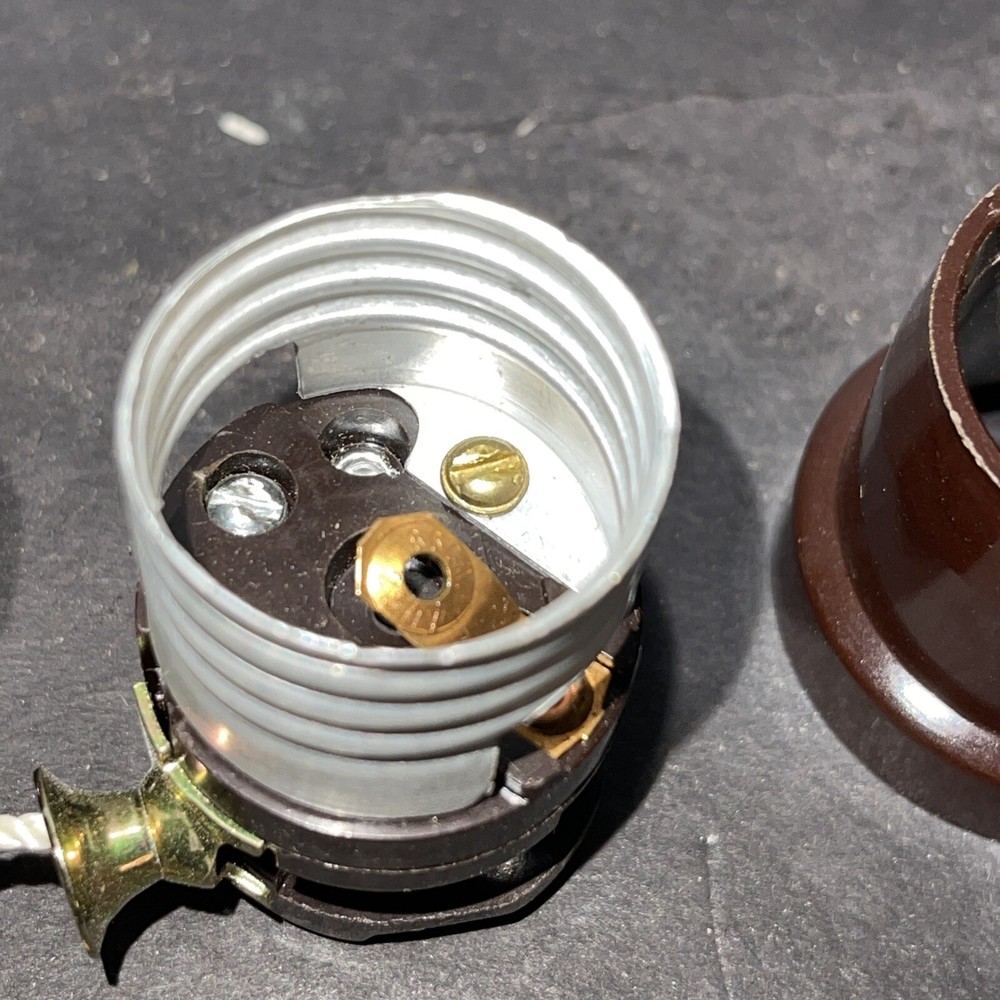 NEW LEVITON ELECTROLIER PULL CHAIN BAKELITE SOCKET WITH 1/8-27 IPS THREAD