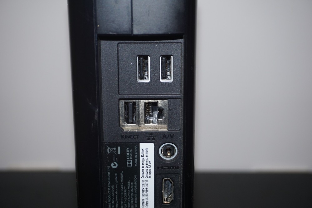 Microsoft Xbox 360 Model 1538 E Console with Kinect - Powers on Sold AS/IS