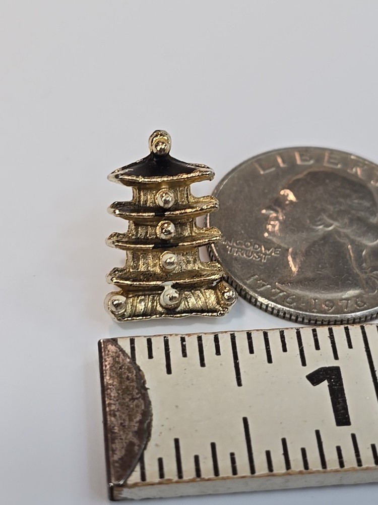 Pagoda China Souvenir Lapel Pin