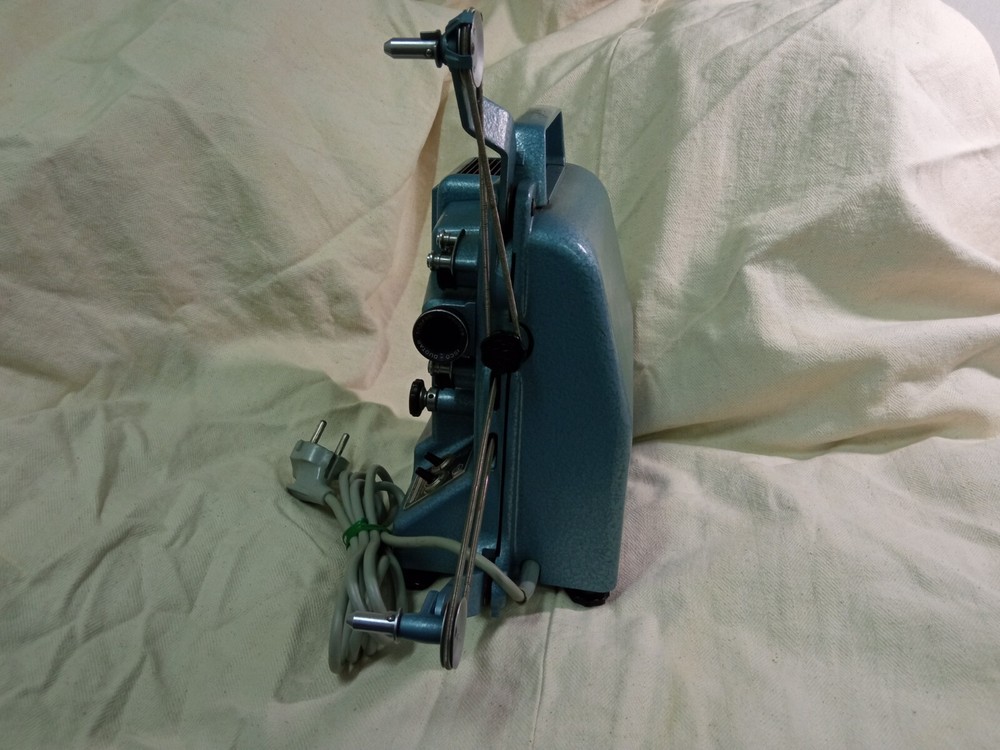 Bauer T10 Projector