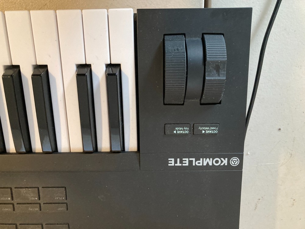 KOMPLETE KONTROL A49 MIDI CONTROLLER