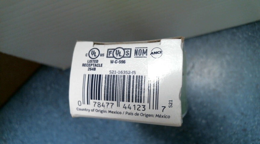 Leviton 20A Backwire Outlet (16352) FS