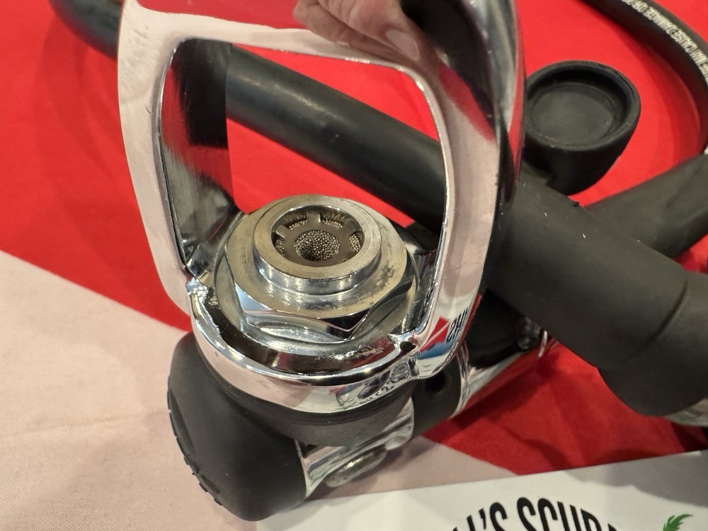ATOMIC AQUATICS B2 SOLID BLACK EDITION REGULATOR LOOKS LIKE NEVER WET!