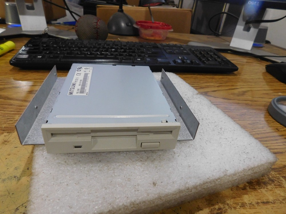 Mitsumi Model: D359M3 Floppy Disk Driveee with Tray.
