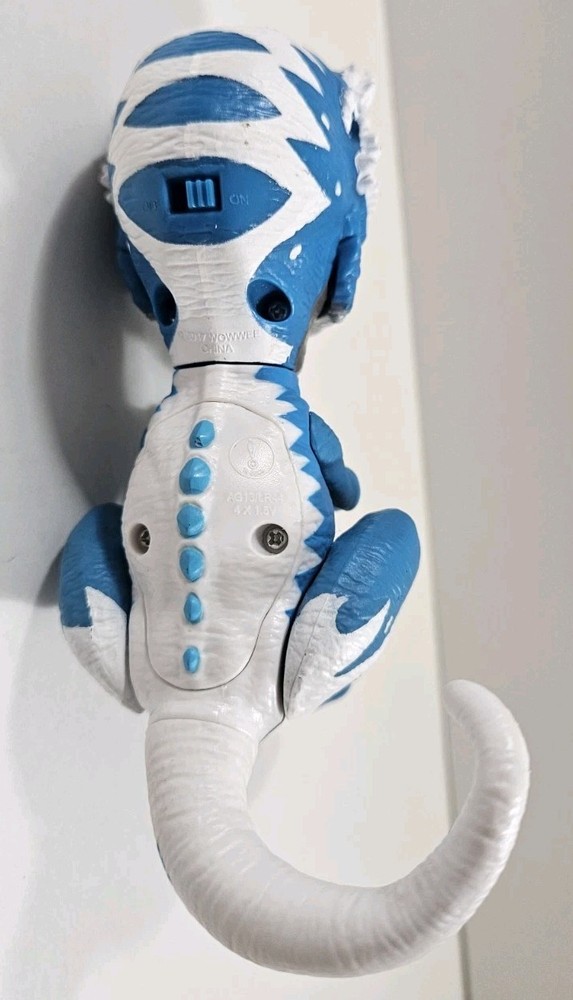 Untamed T-Rex Fingerlings - IRONJAW Blue - Interactive Dinosaur 2017 - Working