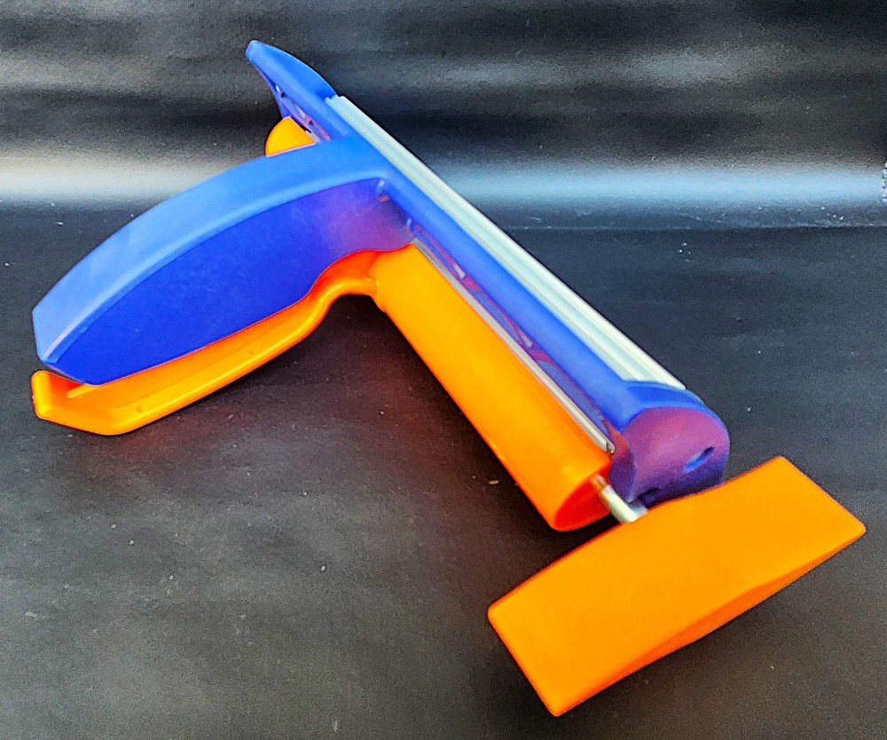 FISKARS Wavy Paper Caper Crimper Tool w/ 6.5" Texture Roller (EUC)