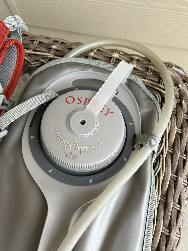 OSPREY "Verve 10" Hydration Pack ***BLADDER INCLUDED** Red