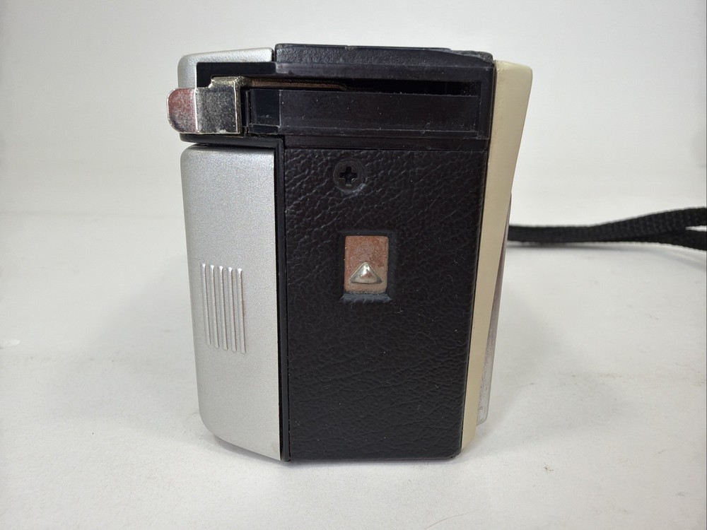 Kodak Instamatic 104 Film Camera - Untested