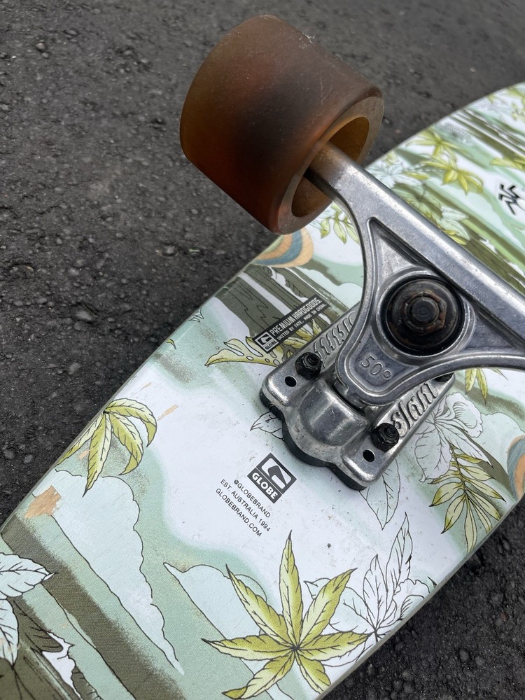 Globe cruiser skateboard