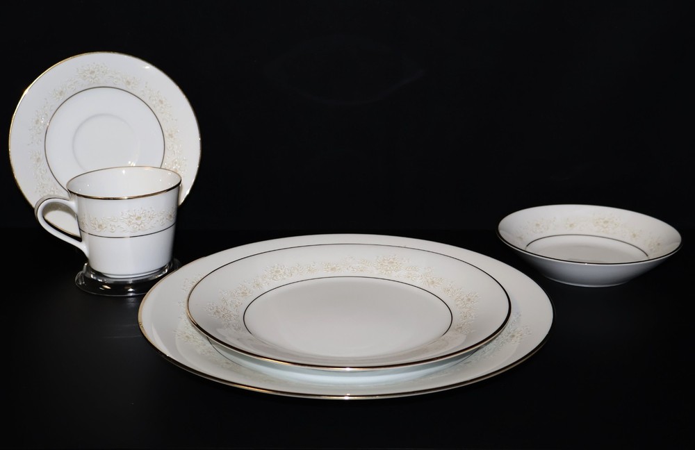 Noritake Dearest 5-Piece Place Setting with Fruit Bowl | Multiple Sets Available