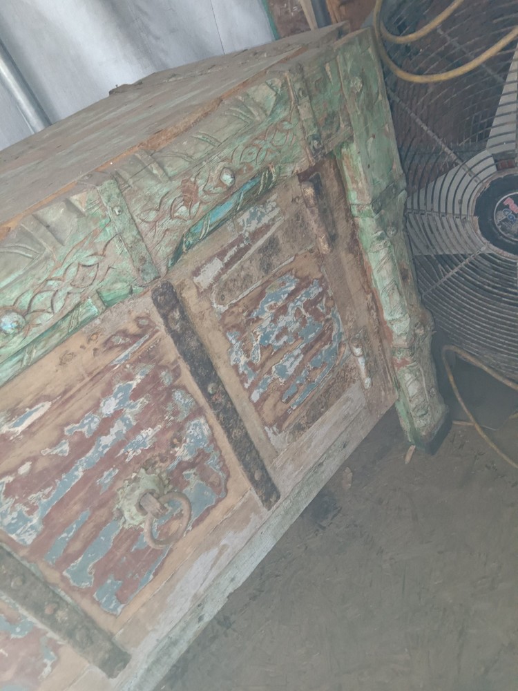Vintage Trunk/ Buffet Table
