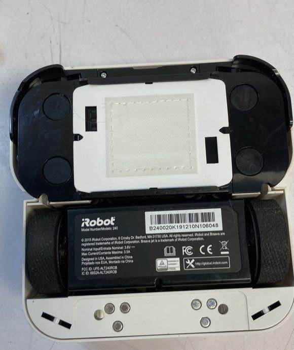 iRobot Braava Jet 240 Automatic Mopping Robot With battery & Powers Up