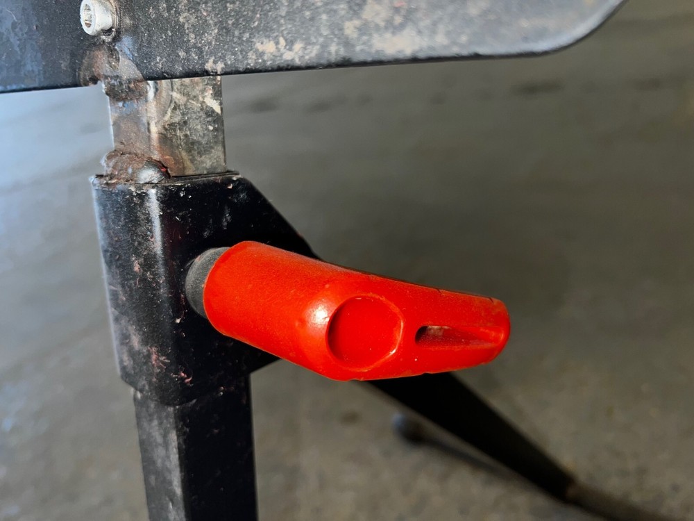 ROLLER STAND WITH TWO LEG SUPPORT ADJUSTABLE HEIGHT 132 LBS CAPACITY