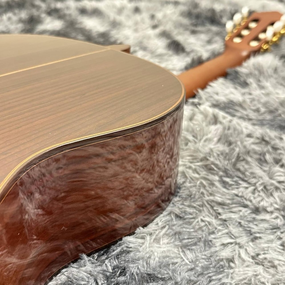 Yamaha CG182C Classical Guitar Solid Cedar Top Rosewood Back & Sides with Case