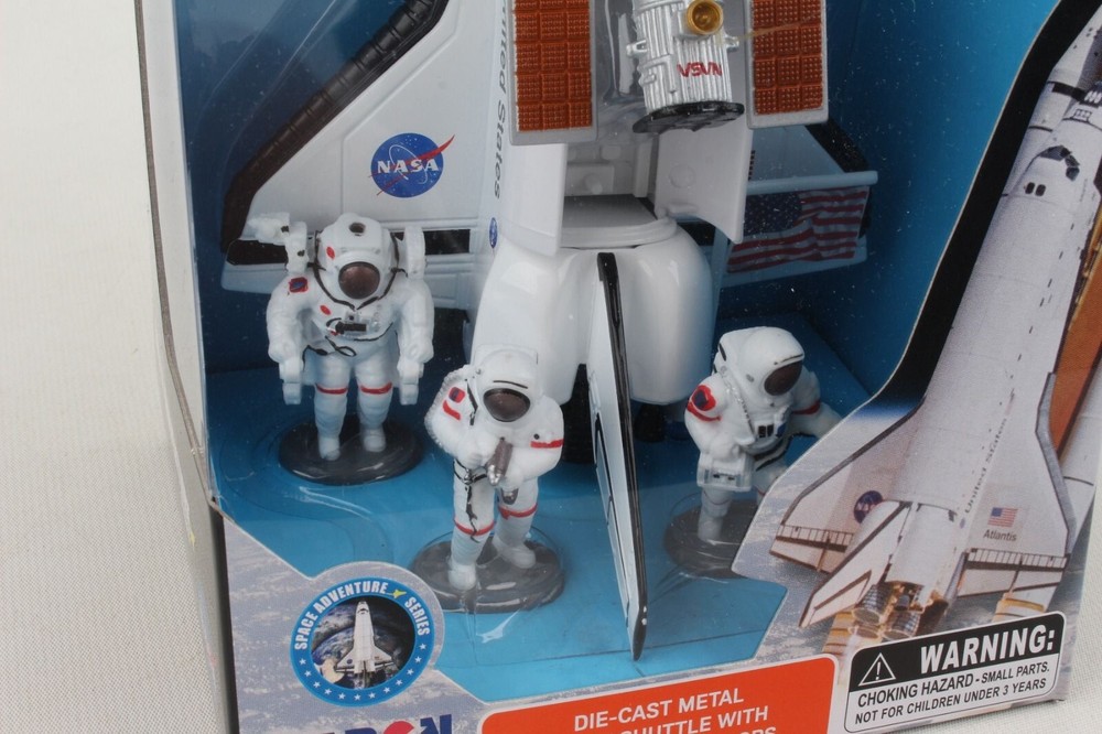 Space Shuttle - Astronauts and Telescope 1/200 Scale Diecast - Plastic Model