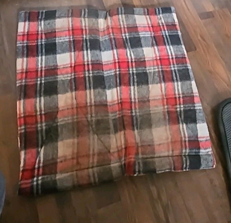 29 X 27 Unbranded Red plaid pony Pad
