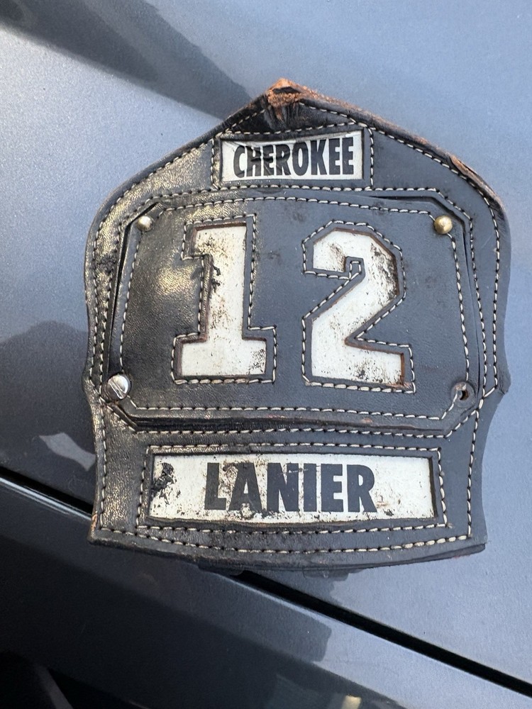 Fire Helmet Badge 12 Black