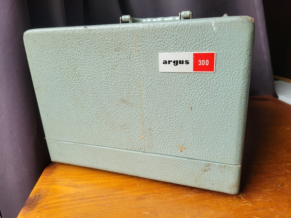 Vintage ARGUS 300 Slide Projector with Case