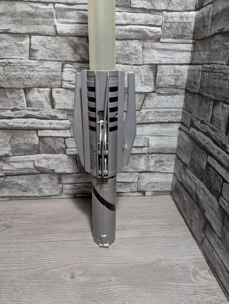 NOT WORKING Star Wars Force Unleashed Lightsaber Apprentice Sith Starkiller Prop