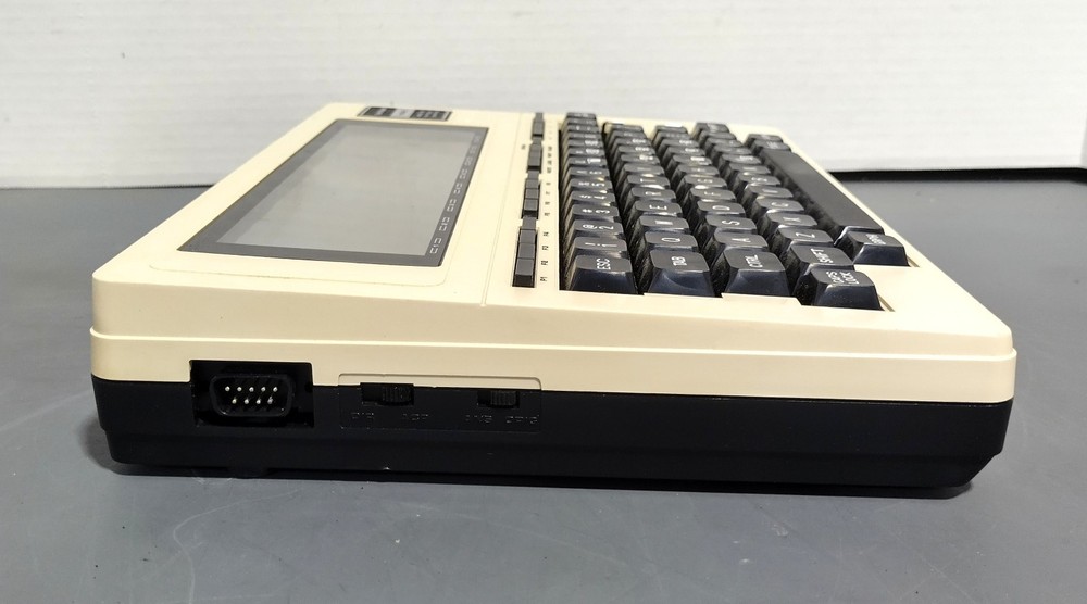 RadioShack TRS-80 Model 100 Battery-Powered Portable Computer - Untested