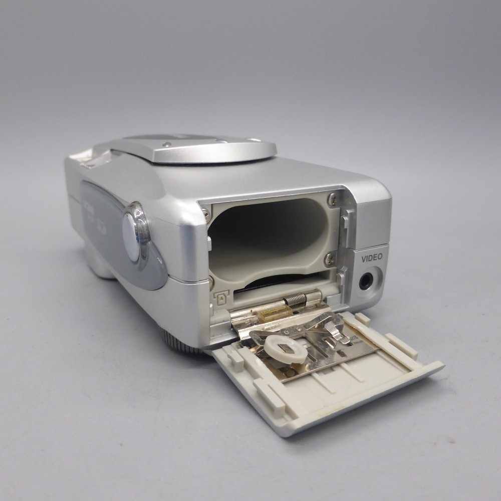 Traveler Digital Camera DC3000 3.3MP Silver Tested