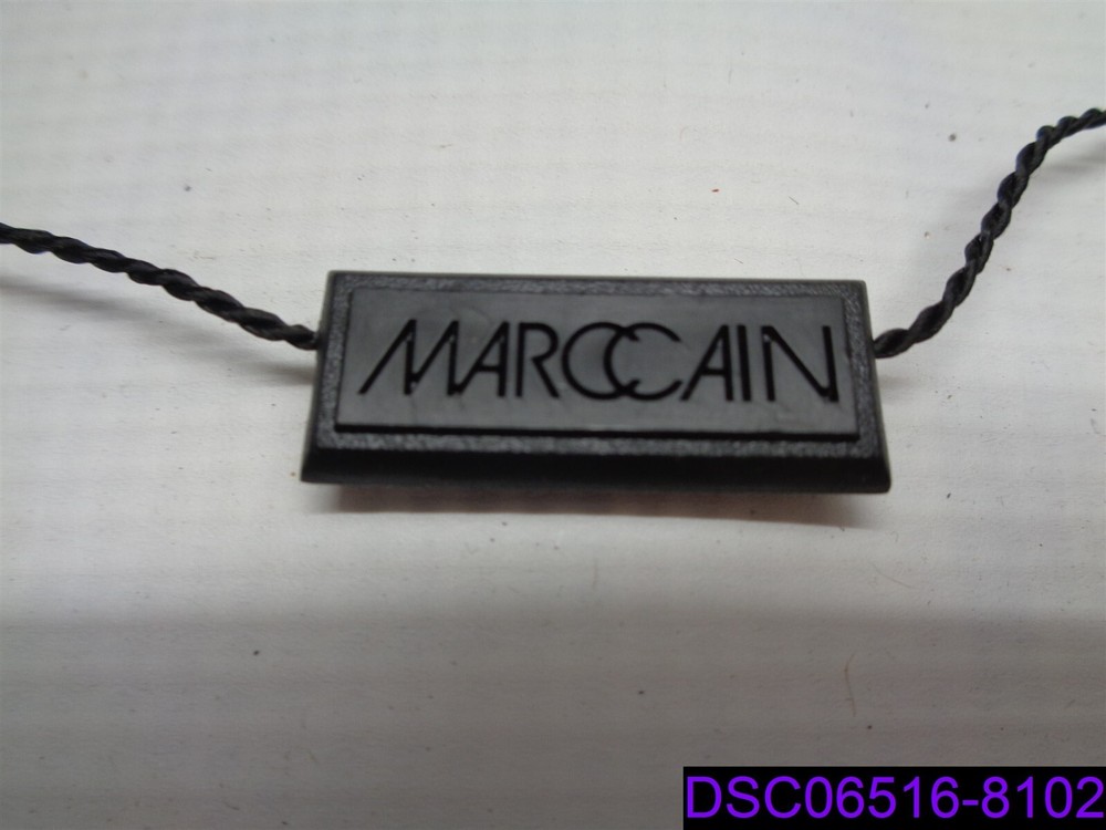 Qty = 100: Marc Cain Clothing Tag