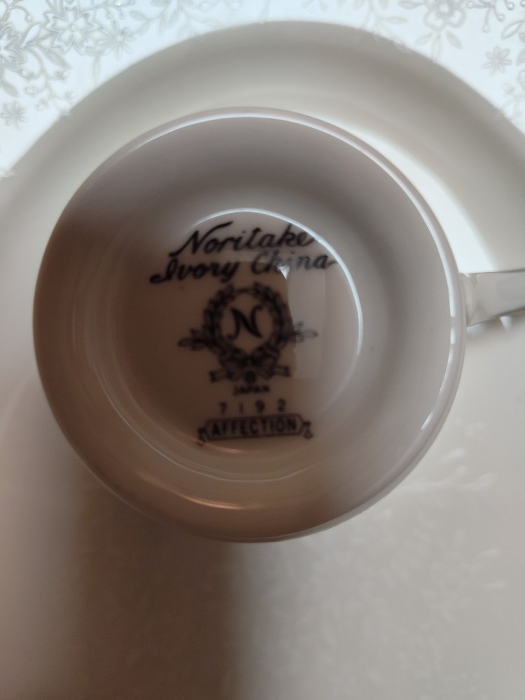 Noritake Porcelain China, Affection Pattern