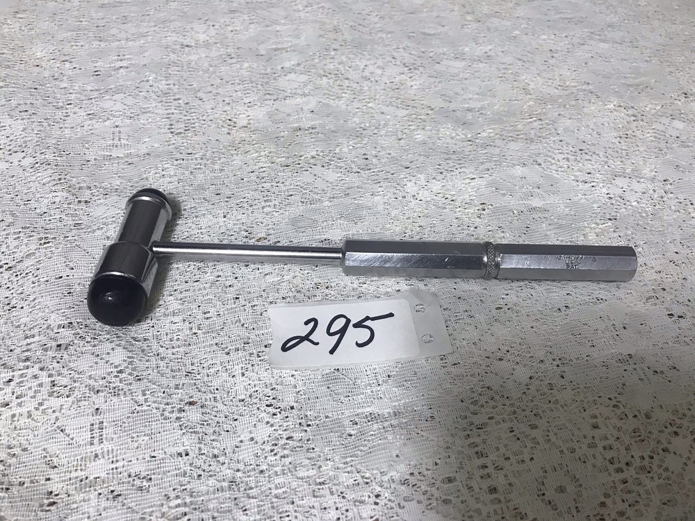 A DOCTOR TOOL  A KNEE REFLEX HAMMER #295