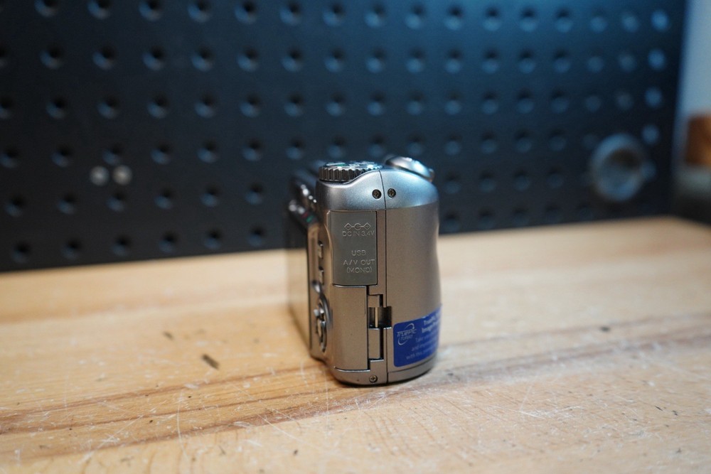 Olympus Digital Camera SP-310 7.1MP Silver — TESTED & WORKING