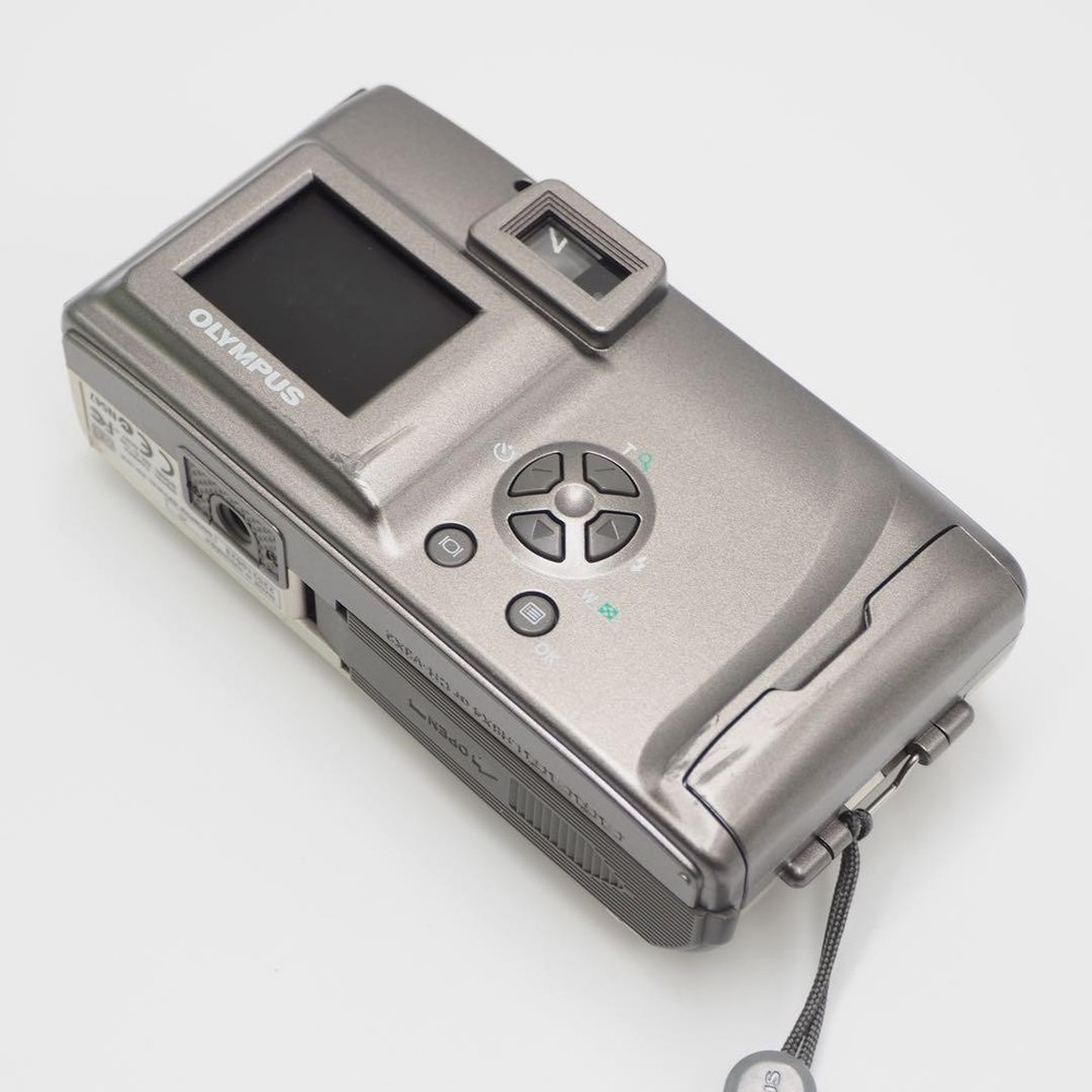 OLYMPUS C-120 Digital Camera Retro Design Tested and Fully Functional Japan