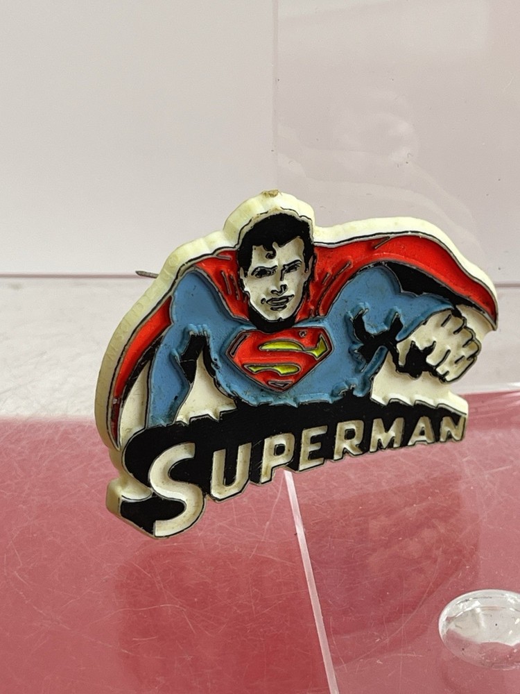 Vintage Classic 1970’s , Superman Pinback Plastic Button Badge