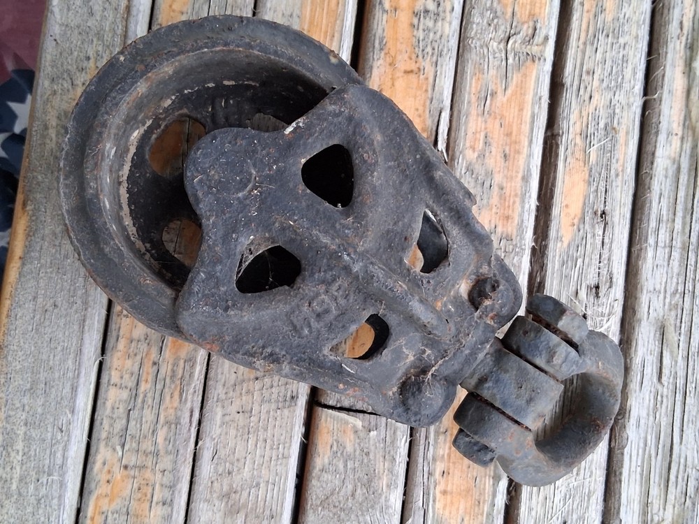Aintage Cast Iron Barn Pully