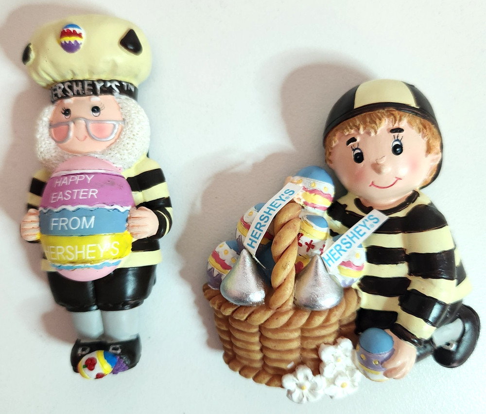 Hershey's Chocolate World Magnets Set Easter Elf with basket and eggs 2005