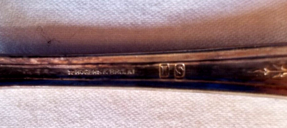 1926 Paisley Pattern Relish Sugar Serving Spoon Silver Plate Rogers IS Flatware