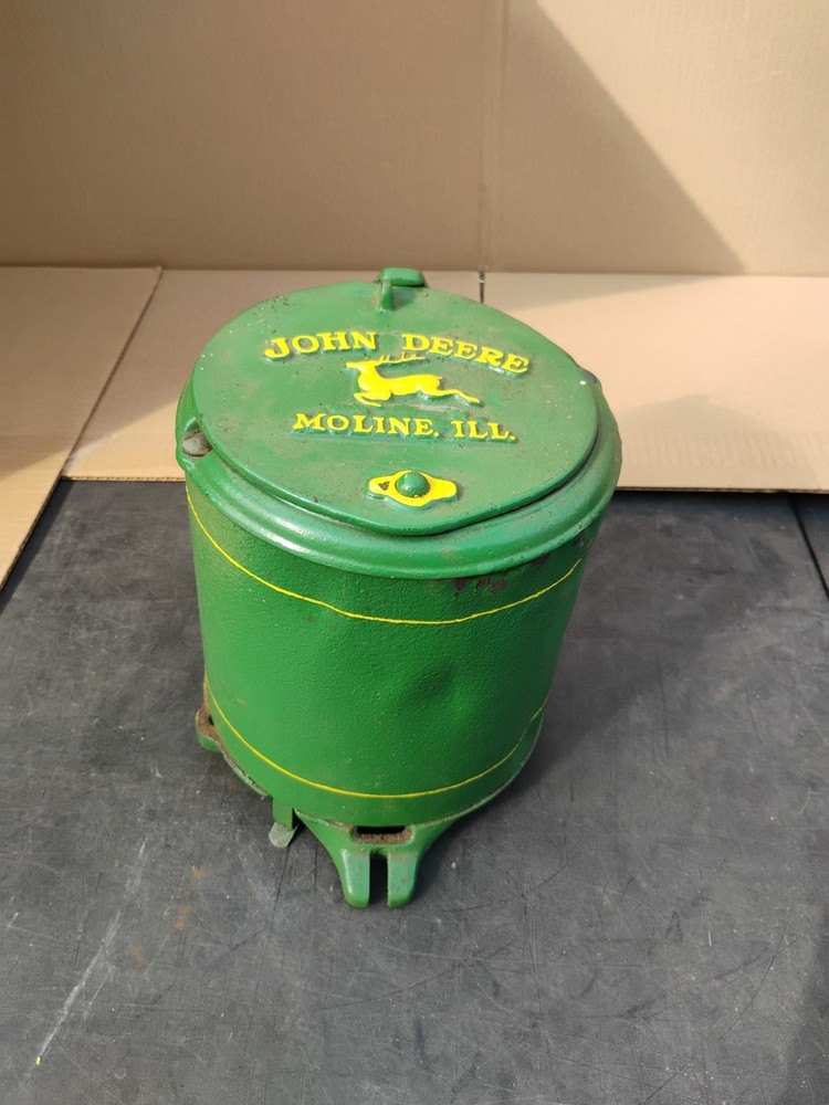 ANTIQUE JOHN DEERE  CAST IRON  CORN PLANTER BOX