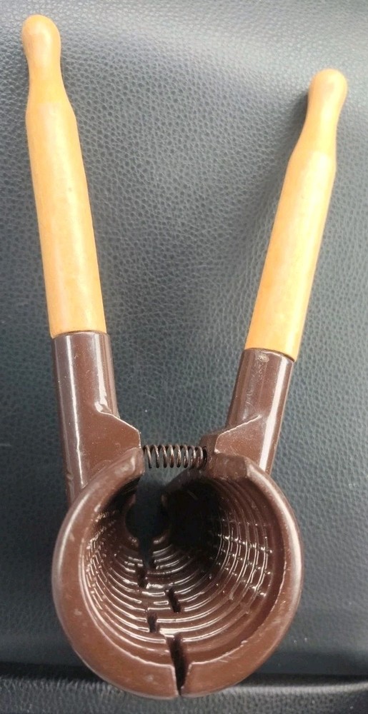 High Quality Cracker wooden handle , Walnut Cracker Tool Pecans Nuts Works Good