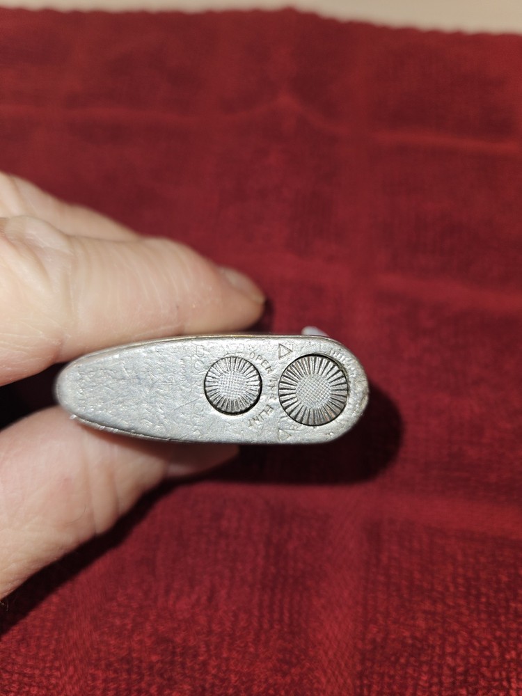 7 sitesVintage Ronson Standard or Adonis pocket lighter.