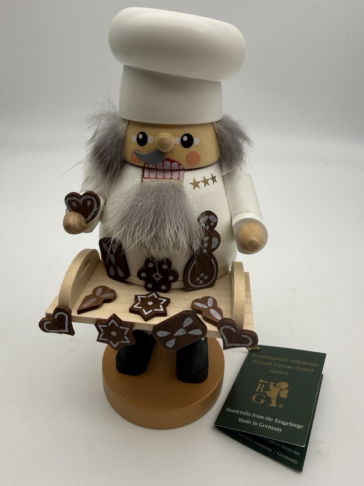 Authentic Richard Glässer Gingerbread Baker Nutcracker | Handcrafted Germany