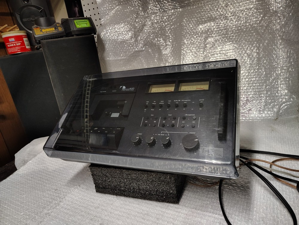 Nakamichi 600 cassette deck