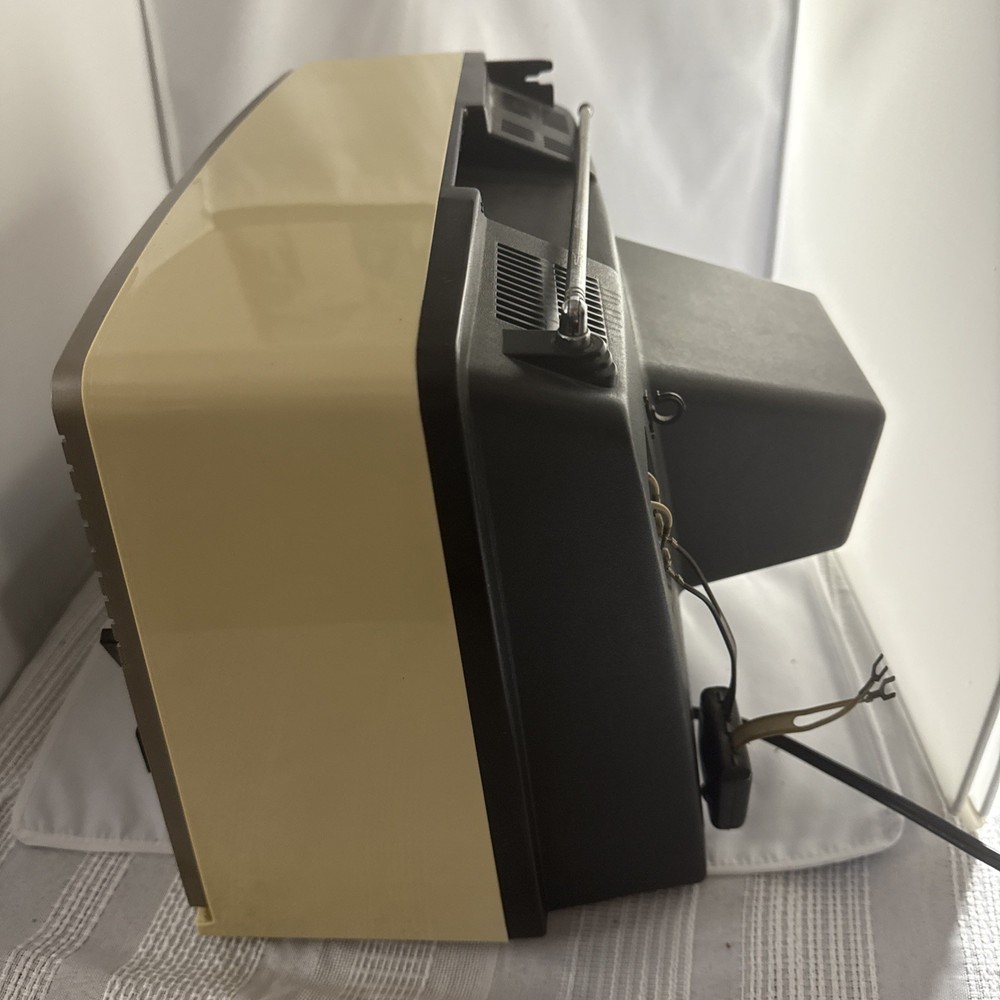Vintage Quasar Solid State wp3422qw TV August 1978 *See Description Gamers