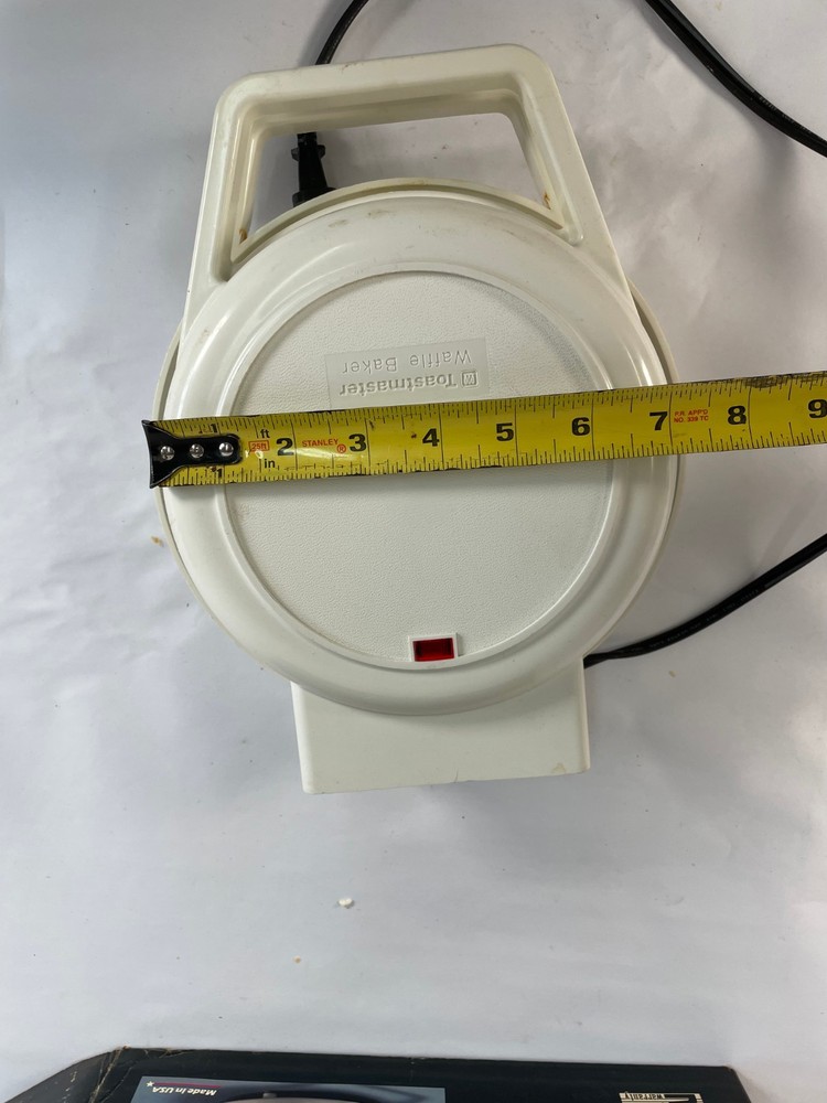 Toastmaster Model 220 Cool-Touch Waffle Baker