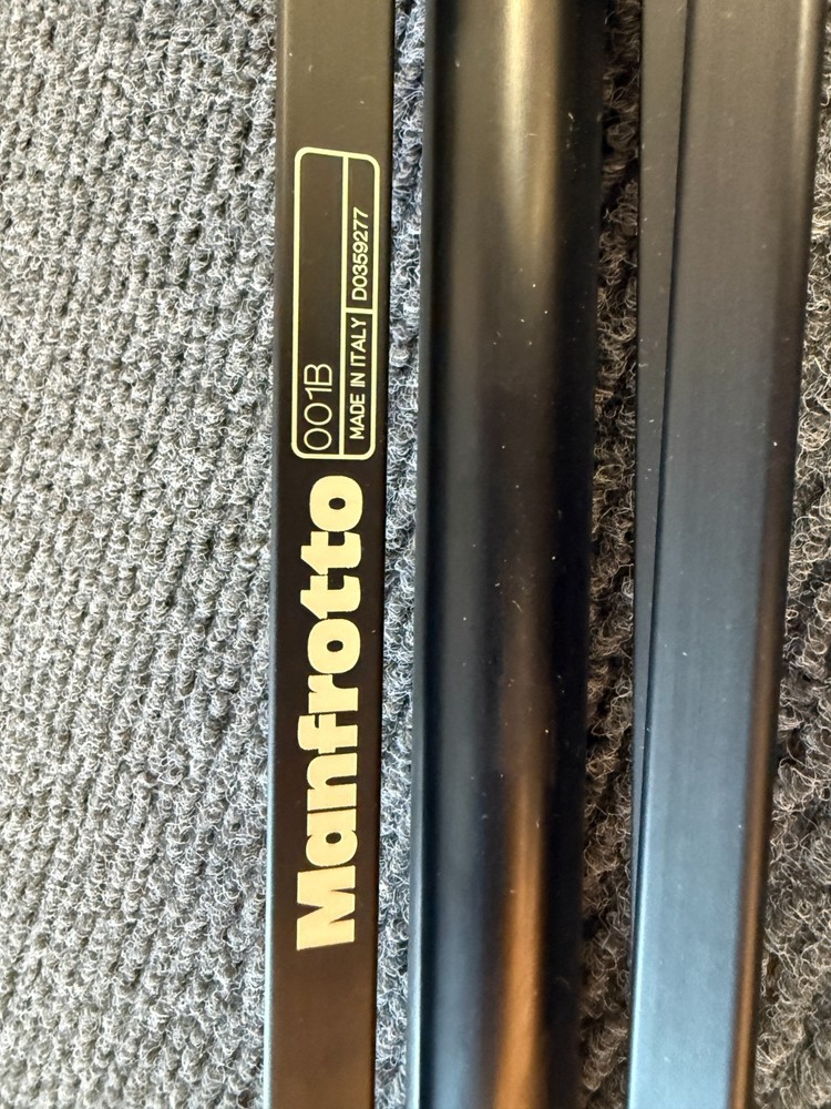 Manfrotto 001B Light Stand
