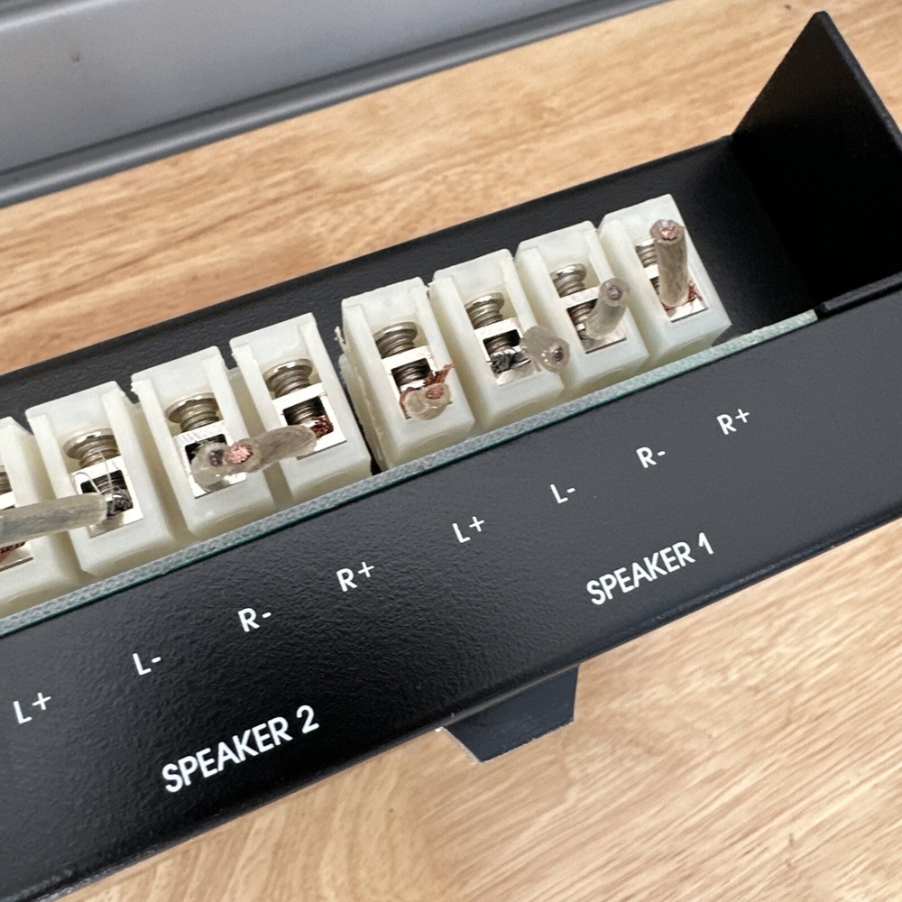 Niles HDL-6 High Definition Speaker Selection System Control Box 7 Connectors