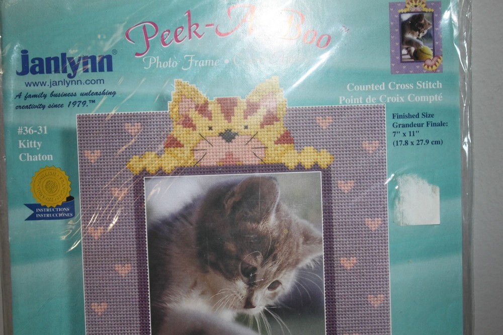 Peek-A-Boo kitty frame