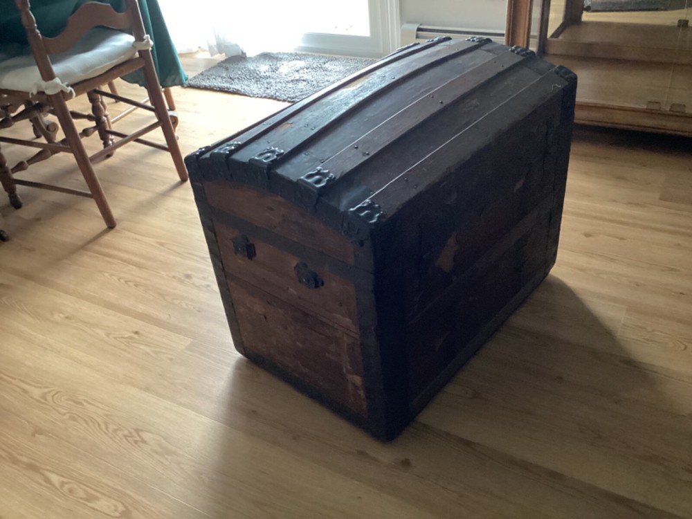 Antique Steemer Trunk 28” wide, 18” deep, 22” high