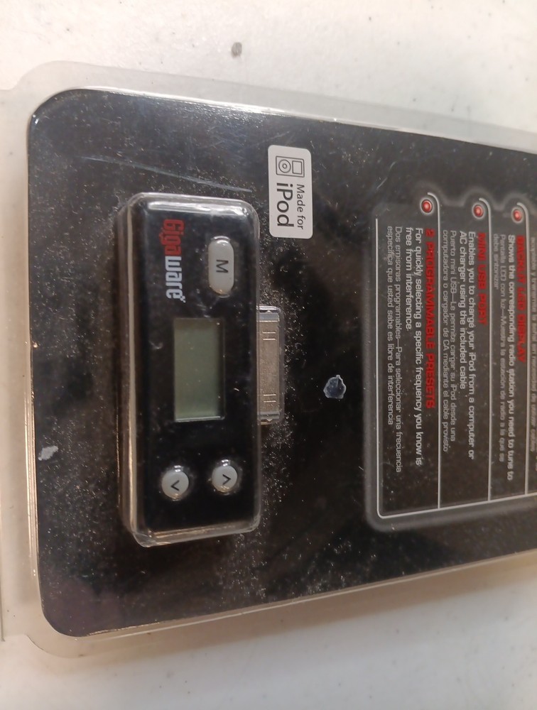 Gigaware Wireless FM Transmitter FOR IPOD. 12-634